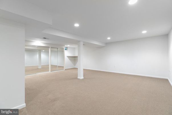 Empty room, Interior, Recessed Lighting