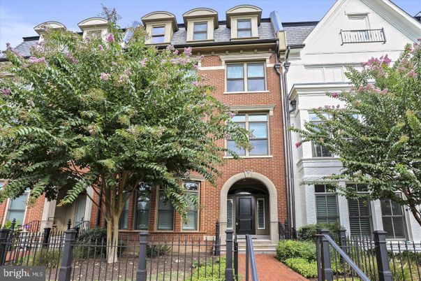 Exterior, Facade, Brick Facade, Rowhouse