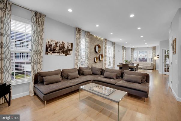 Dining room, Interior, Living room, Recessed Lighting, Wood Texture Flooring