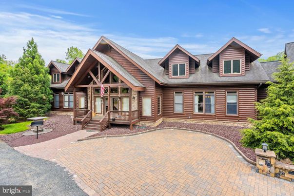 Exterior, Facade, Log Home