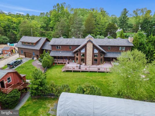 Backyard, Exterior, Facade, Brick Facade, Log Home