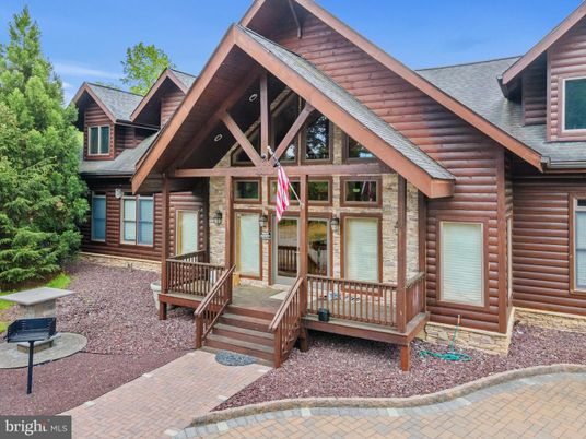 Exterior, Facade, Log Home
