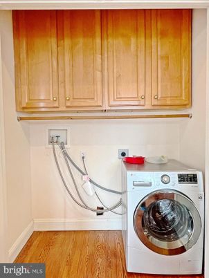 Interior, Utility Closets, Washer, Wood Texture Flooring
