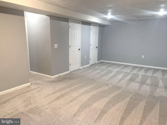 Empty room, Interior, Recessed Lighting