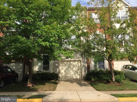 Attached, Exterior, Facade, Rowhouse