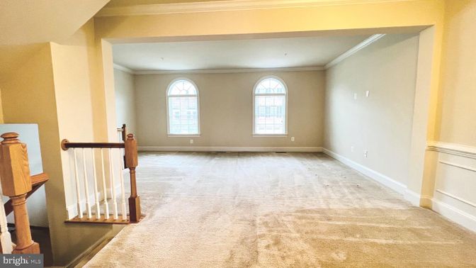 Empty room, Interior