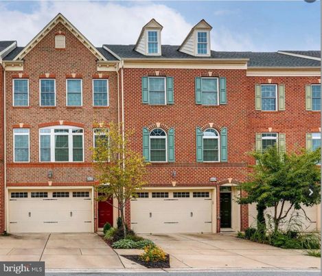 Attached, Exterior, Facade, Brick Facade, Rowhouse