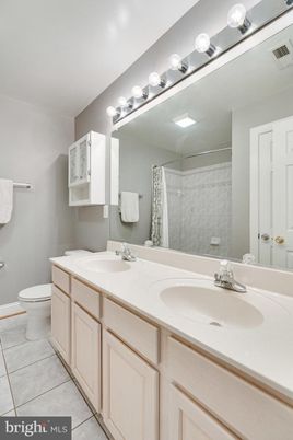 Bathroom, Dual Sink Vanities, Interior