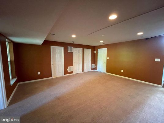 Empty room, Interior, Recessed Lighting