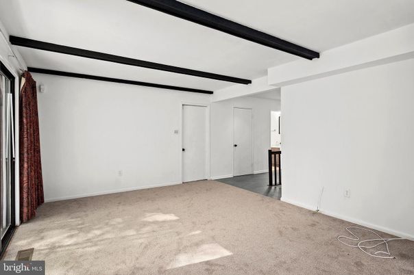 Empty room, Interior, Wooden Beams