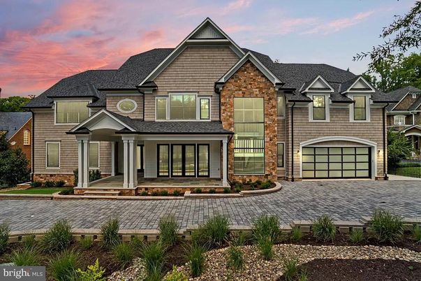 Attached, Exterior, Facade, Brick Traditional