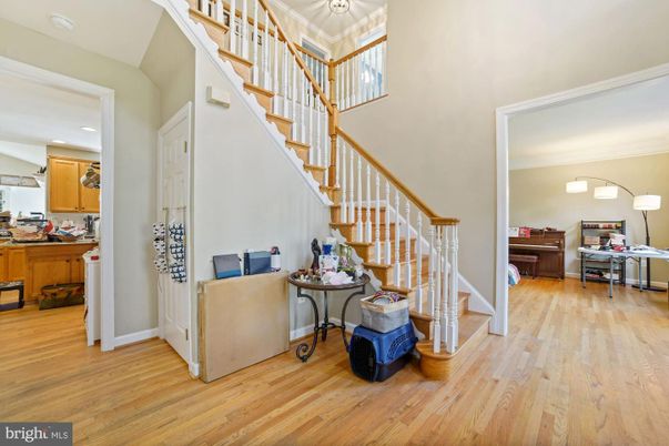 Interior, Pendant Lights, Piano, Recessed Lighting, Wood Texture Flooring