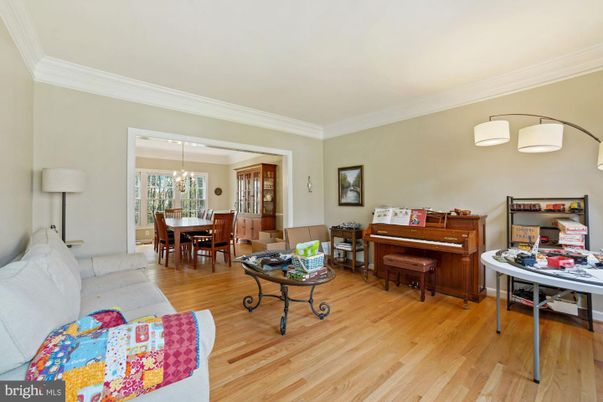 Chandelier, Dining room, Interior, Living room, Piano, Wood Texture Flooring