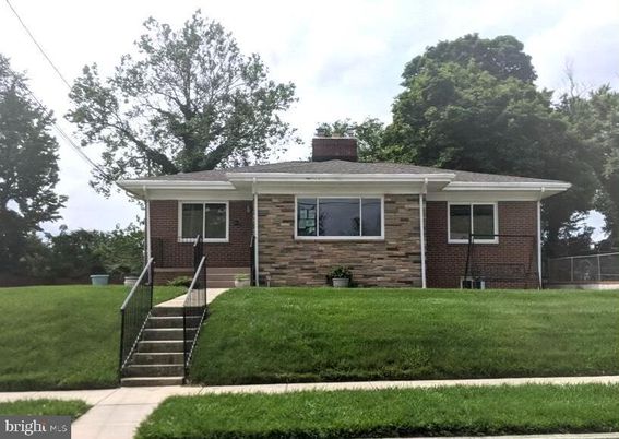 Exterior, Facade, Brick Facade, Split Level