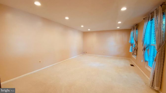 Empty room, Interior, Recessed Lighting