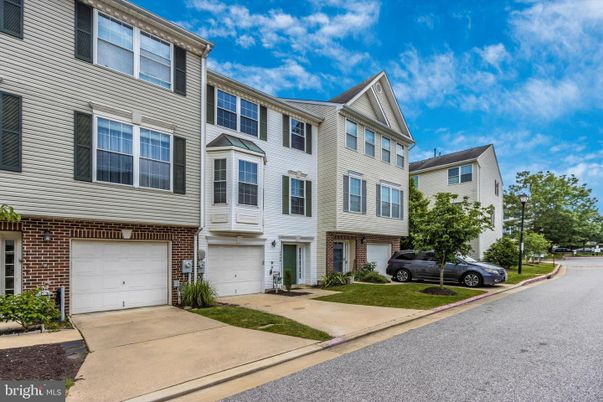 Attached, Exterior, Facade, Brick Facade, Rowhouse