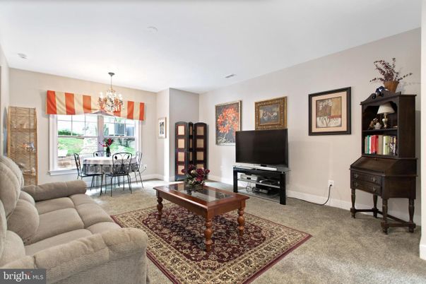 Chandelier, Dining room, Interior, Living room