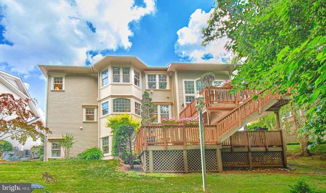 Backyard, Exterior, Facade, Queen Anne Victorian