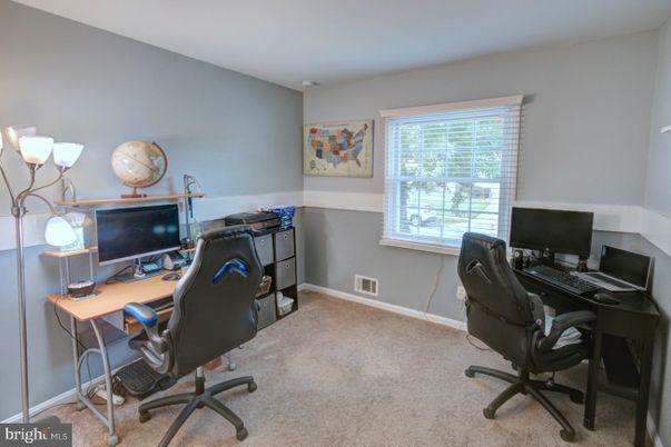 Home Office, Interior