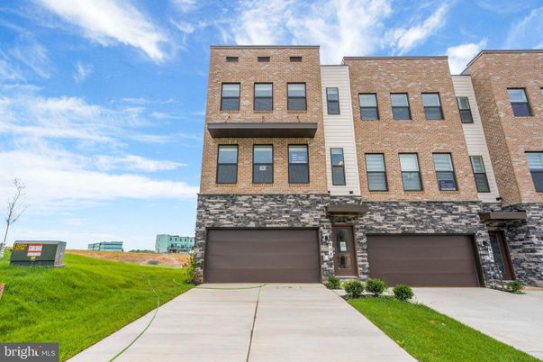 Attached, Exterior, Facade, Brick Facade, Rowhouse