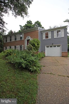 Attached, Exterior, Facade, Brick Facade, Raised Ranch