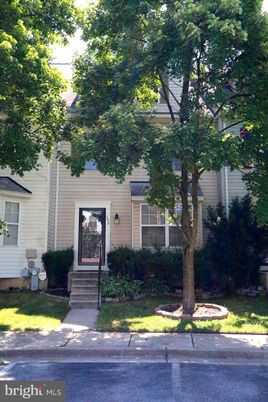 Exterior, Facade, None