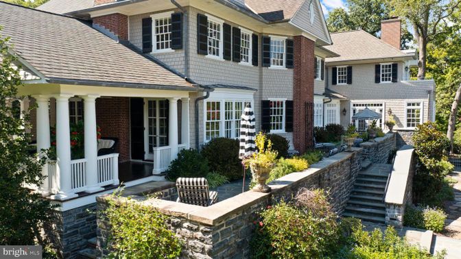 Exterior, Facade, Brick Facade, Georgian