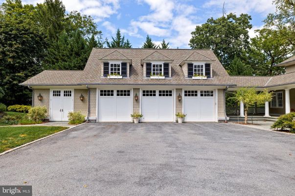 Attached, Exterior, Facade, Cape Cod