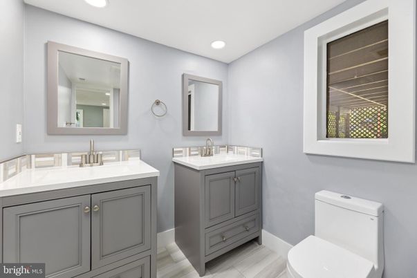 Bathroom, Dual Sink Vanities, Interior, Recessed Lighting