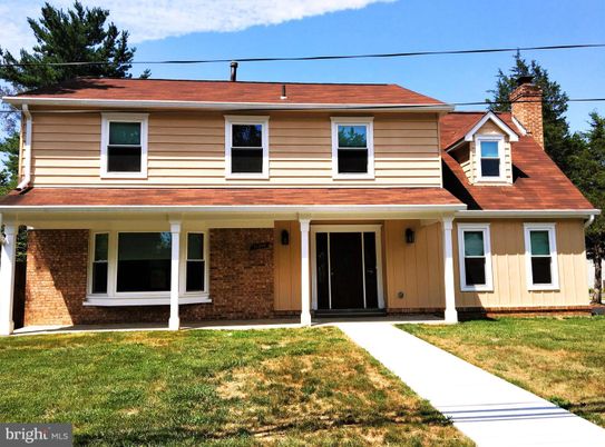 Exterior, Facade, Ranch