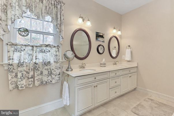 Bathroom, Dual Sink Vanities, Interior