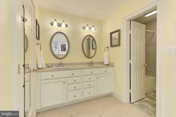 Bathroom, Dual Sink Vanities, Interior