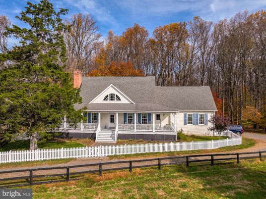 Backyard, Exterior, Facade, Cape Cod
