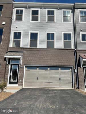 Attached, Exterior, Facade, Brick Facade, Rowhouse