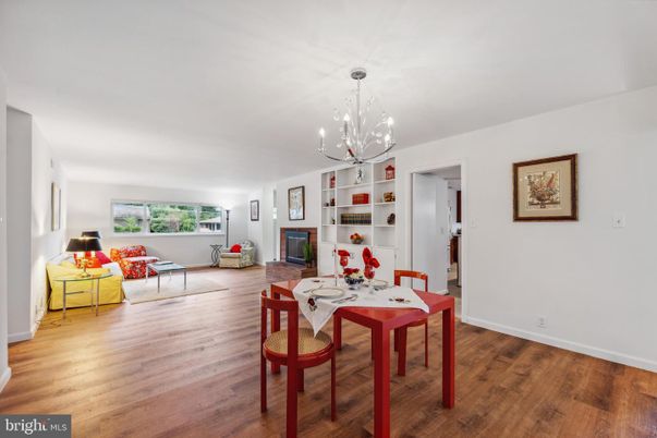 Chandelier, Dining room, Fireplace, Interior, Wood Texture Flooring