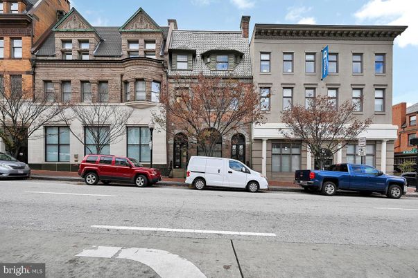 Attached, Exterior, Facade, Rowhouse
