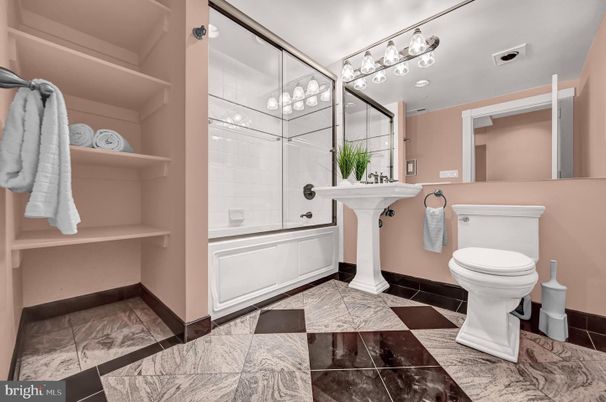 Bathroom, Dual Sink Vanities, Interior