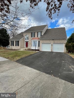 Attached, Exterior, Facade, Brick Facade, French Provincial