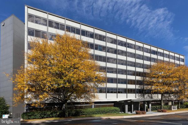 Exterior, Facade, Highrise