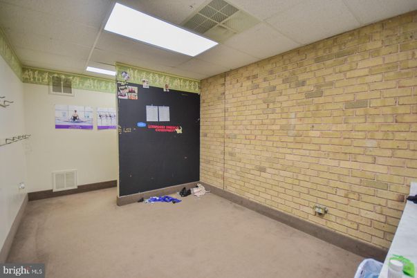 Empty room, Interior, Recessed Lighting, Stone Walls