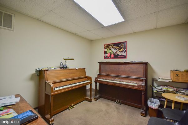 Interior, Piano