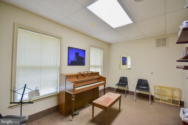 Interior, Piano