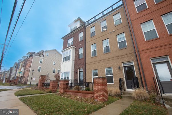 Exterior, Facade, Brick Facade, Rowhouse