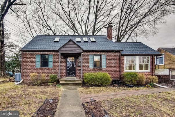 Exterior, Facade, Brick Facade, Cape Cod