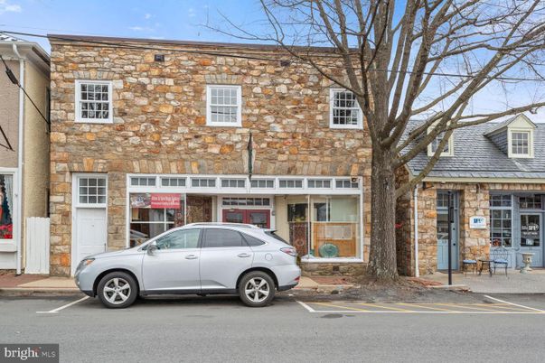 Exterior, Facade, Rowhouse