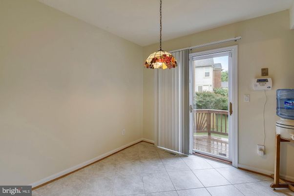 Empty room, Interior, Pendant Lights