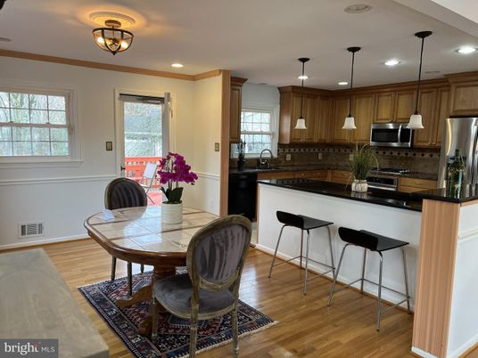 Dining room, Interior, Kitchen, Pendant Lights, Recessed Lighting, Wood Texture Flooring