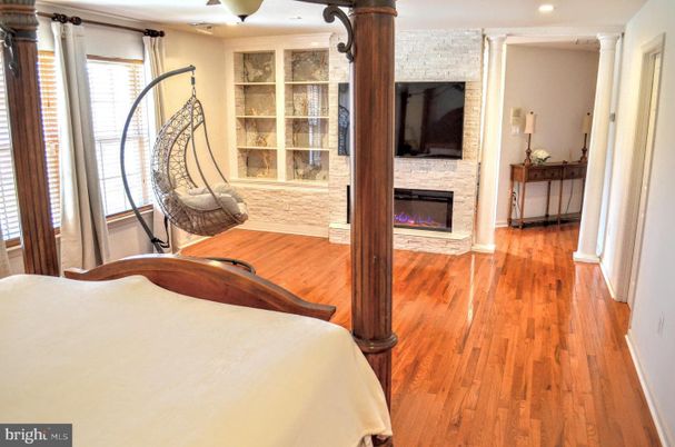 Bedroom, Fireplace, Interior, Recessed Lighting, Wood Texture Flooring