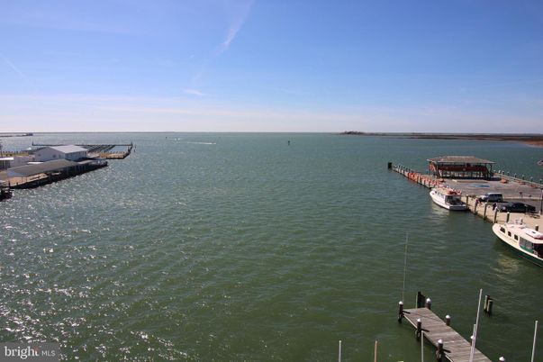 Exterior, Lake