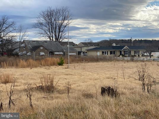 Backyard, Exterior, Facade, Ranch